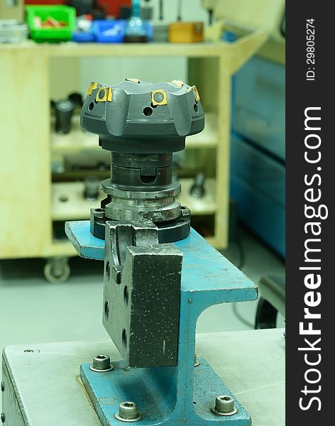 Close up on face milling tool