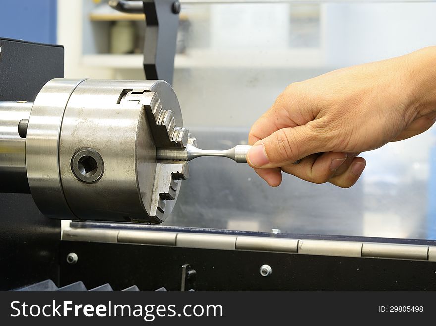 Use the hand to check the torsion specimen before test on torsion testing machine