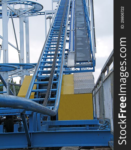 The Hauling Chain and Track on a Fast Fun Fair Ride.