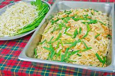 Thai Food Pad Thai , Stir Fry Noodles With Shrimp And Omelet Stock Photography