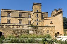 Lourmarin Castle &x28; Chateau De Lourmarin &x29;, Provence, Luberon, France Stock Photos Lourmarin Castle &x28; Chateau De Lourmarin &x29;, Provence, Luberon, France Stock Photos