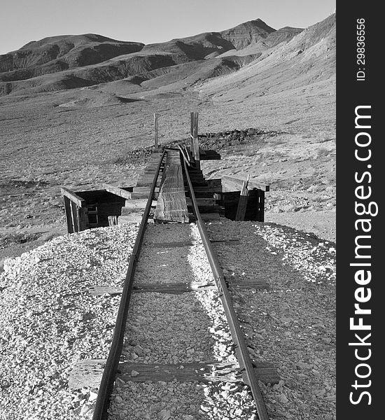 Old decaying mine tracks lead out into the desert ending in mid air. Old decaying mine tracks lead out into the desert ending in mid air.