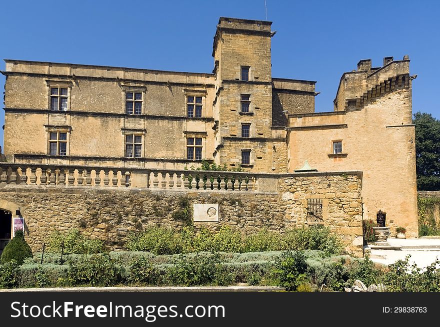 Lourmarin Castle &#x28; chateau de lourmarin &#x29;, Provence, Luberon, France