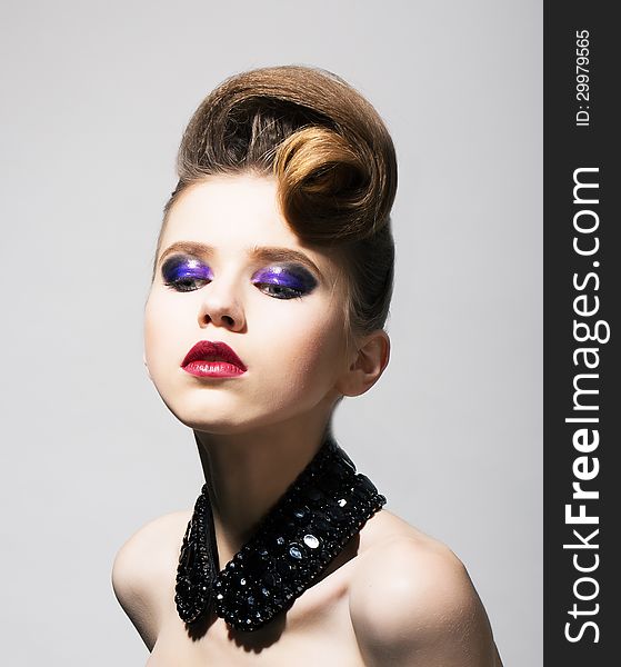 Fashion Style. Glamorous Brunette In Black Collar And Trendy Hairdo