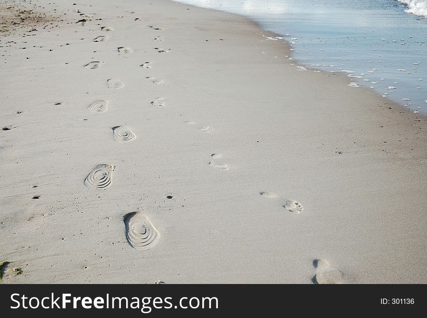 Footprints on the sand of alien who dated with human girl :). Footprints on the sand of alien who dated with human girl :)