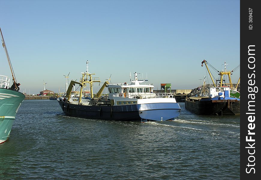 Boat entering the harbour