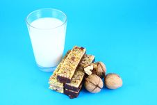 Milk And Cornflakes Royalty Free Stock Images Milk And Cornflakes Royalty Free Stock Images