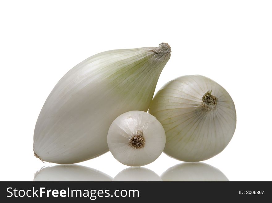 White onions isolated over white background