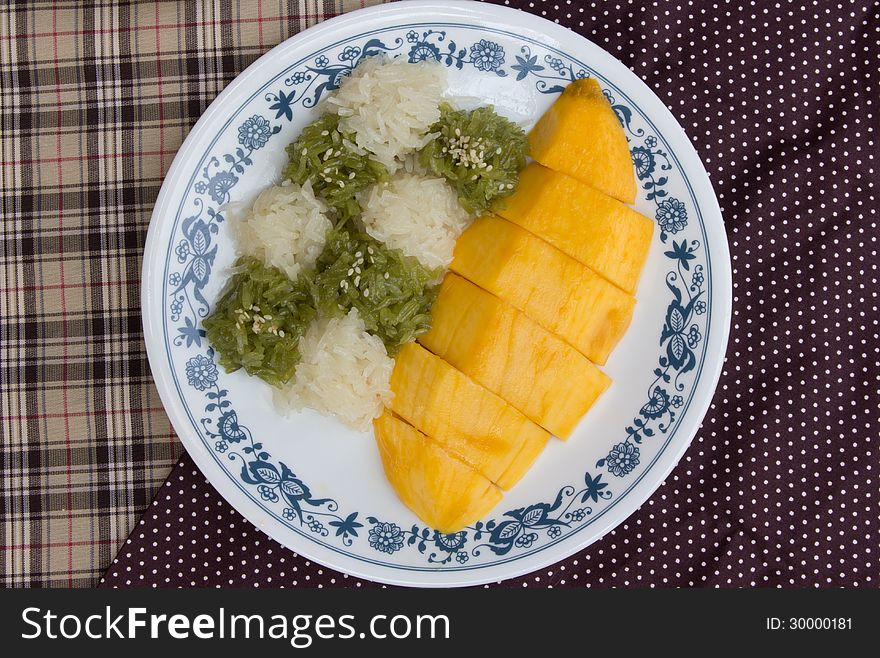 Glutinous Rice With Mangoes
