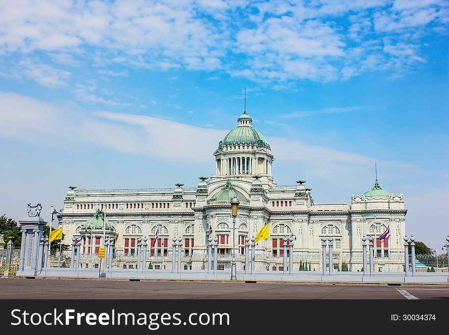 Ananta Samakhom Throne Hall blue sky background