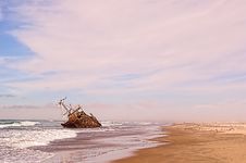 Ship Wreck On Sea Royalty Free Stock Photography Ship Wreck On Sea Royalty Free Stock Photography