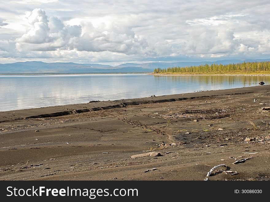 The sandy beaches of lake Lama. 200 kilometers to the East from Norilsk. The Western part of the lake Lama.