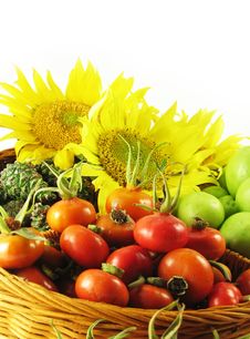 Fruits In Basket Summer Royalty Free Stock Images Fruits In Basket Summer Royalty Free Stock Images