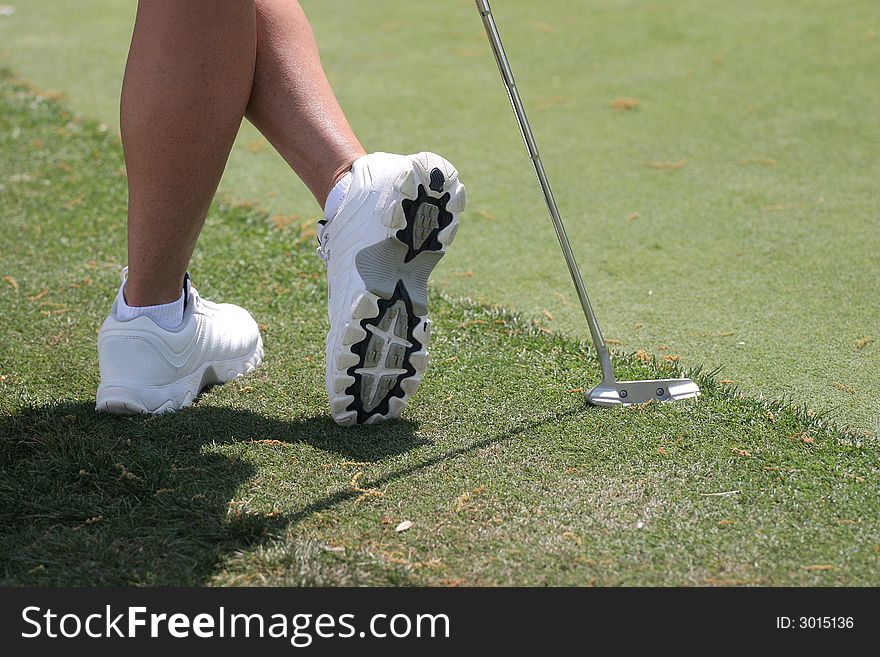 Lady golf putting green position
