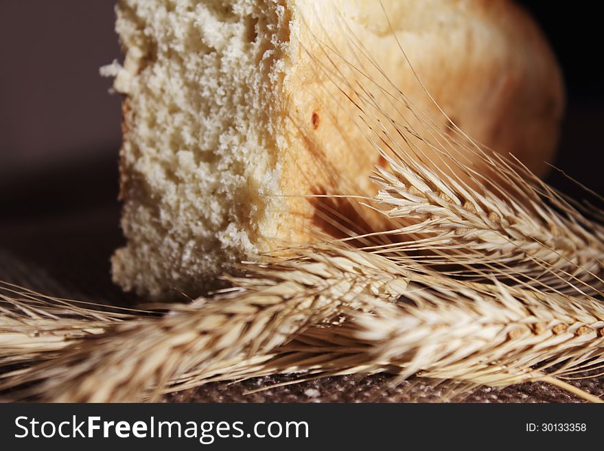 Bread and wheat ears (details)