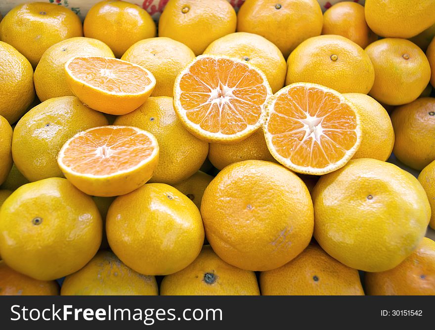 Bunch of fresh mandarin oranges on market