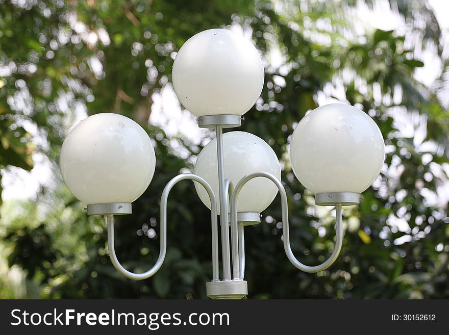 Focus Four Circular Lamp in the Garden. Focus Four Circular Lamp in the Garden.