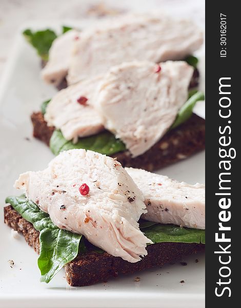 Chicken Sandwich With Spinach And Wholegrain Bread