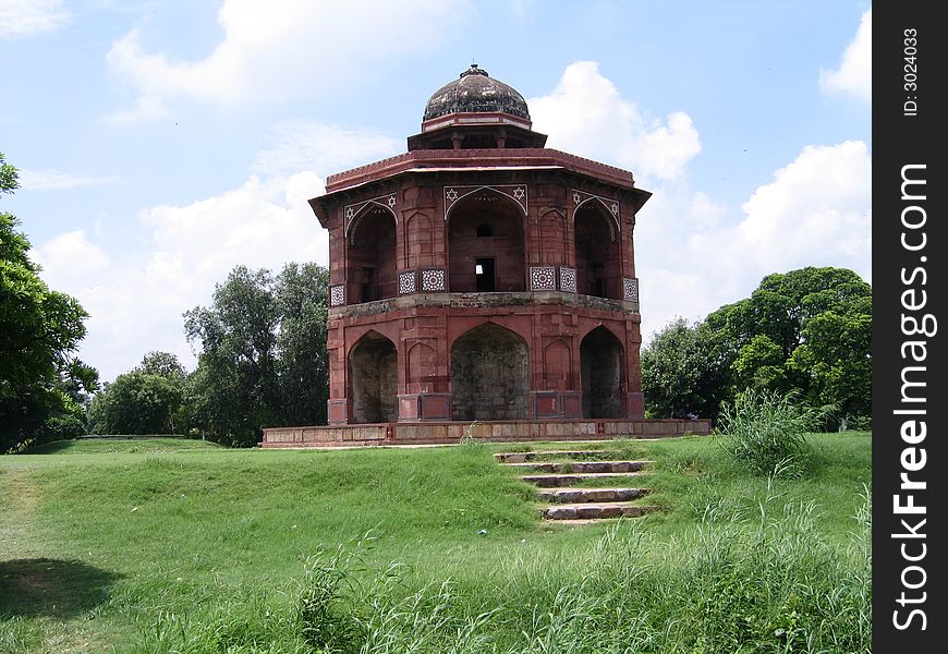 An independent structure at lush Old Fort lawns, New Delhi