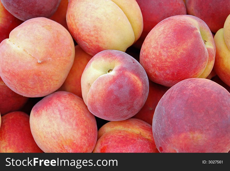 Juicy peaches at the market