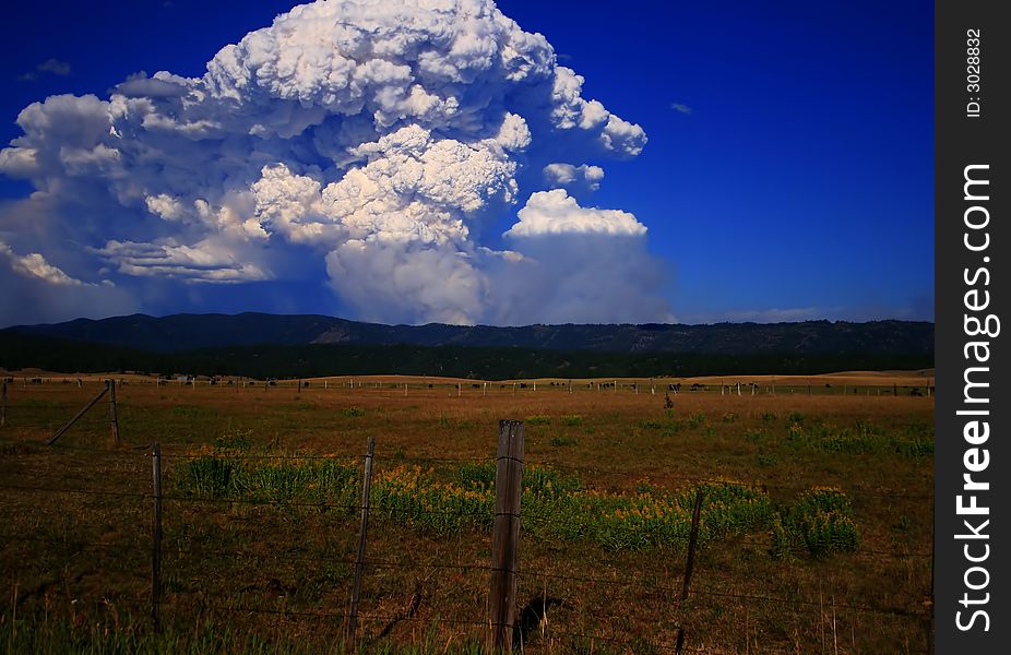 Huge plume over the mountains as the wind kicks up in central Idaho. Huge plume over the mountains as the wind kicks up in central Idaho