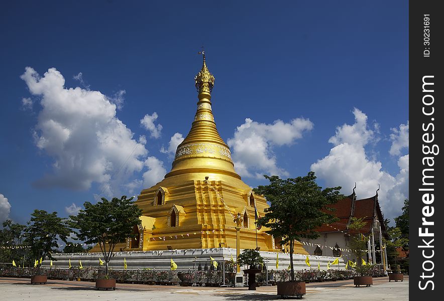 Golden pagoda north of thailand