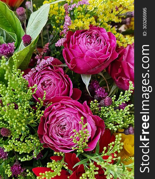 Tied bouquet with pink roses