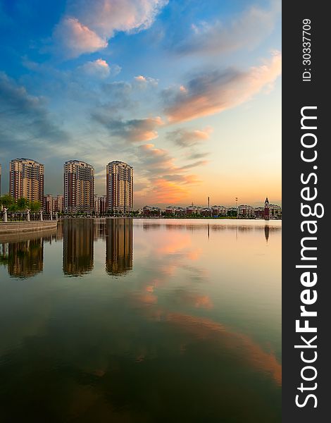 Daqing City, Heilongjiang Province, China.The lake glow clouds.