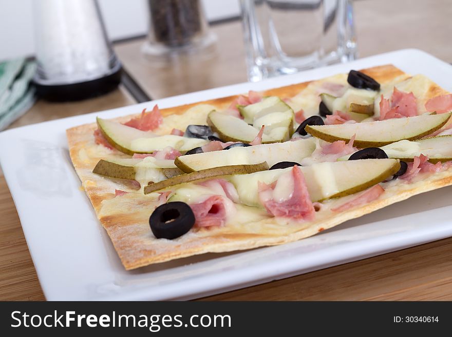 Pear And Ham Pizza