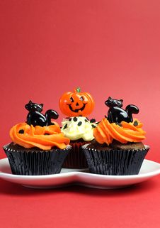 Happy Halloween Orange And Black Decorated Cupcakes - Vertical With Copyspace. Royalty Free Stock Image Happy Halloween Orange And Black Decorated Cupcakes - Vertical With Copyspace. Royalty Free Stock Image