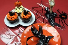 Halloween Cupcakes With Orange Pla Stock Photography Halloween Cupcakes With Orange Pla Stock Photography