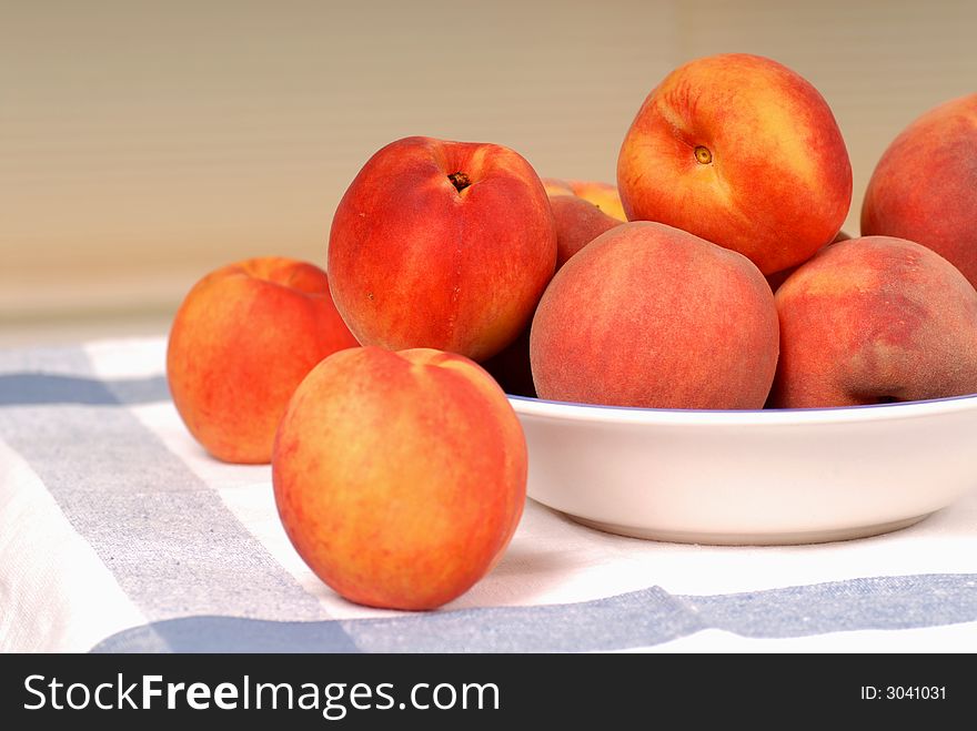 A bowl of fresh ripe peaches