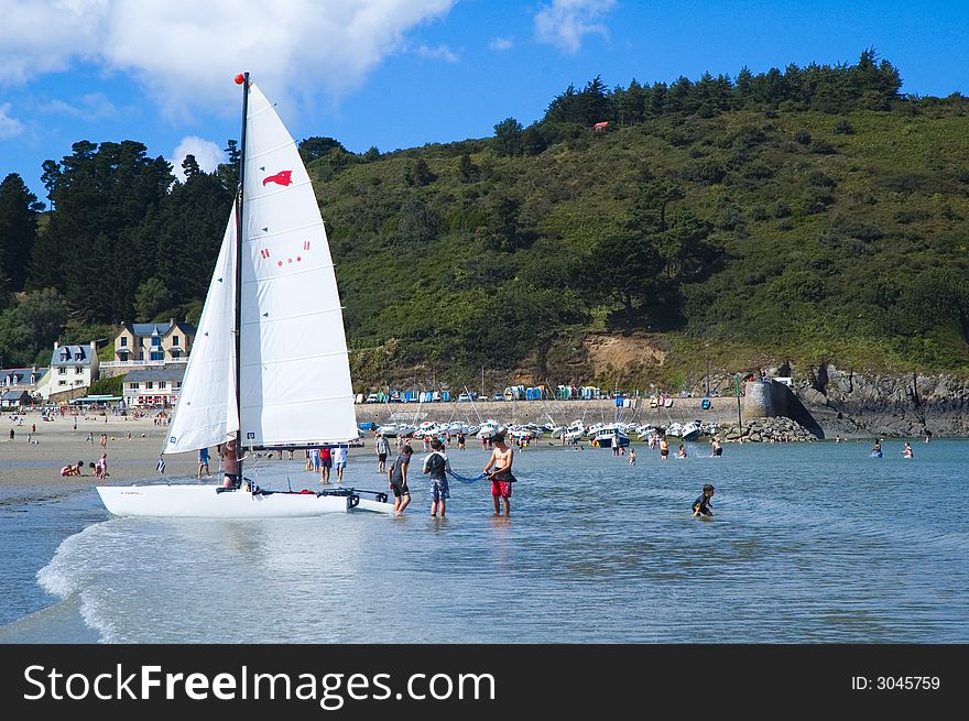 Preperating a catamaran for a ride at sea