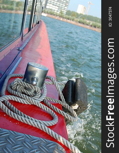 Side of the boat seeing water and  rope. Side of the boat seeing water and  rope