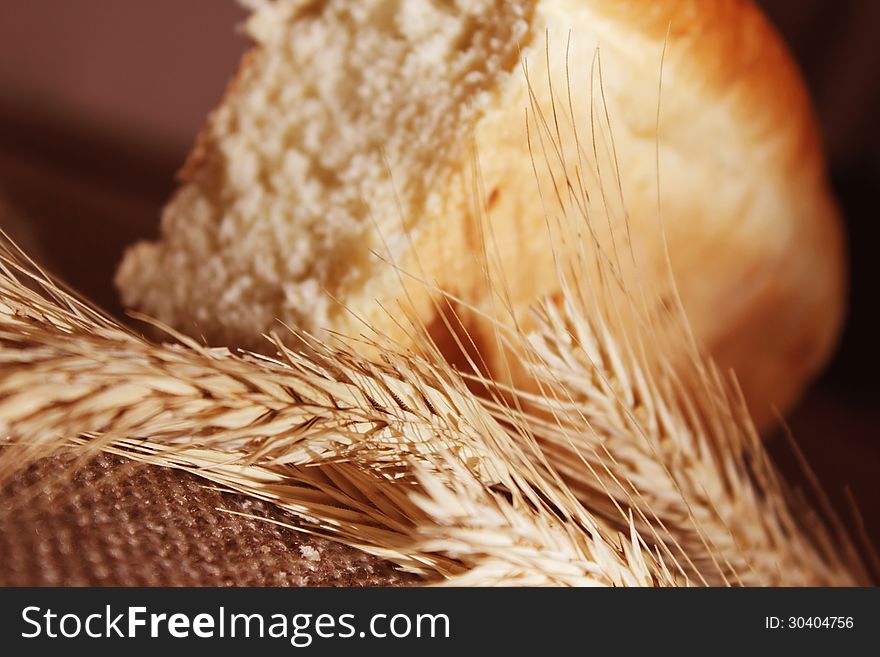 Bread and wheat ears (details)