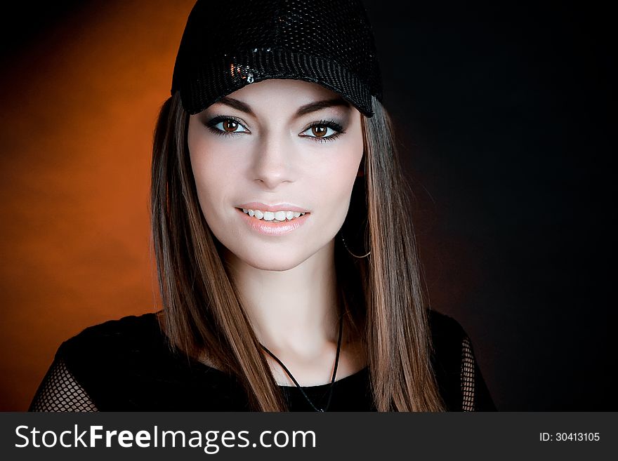 Beautiful girl in a cap. Close-up portret