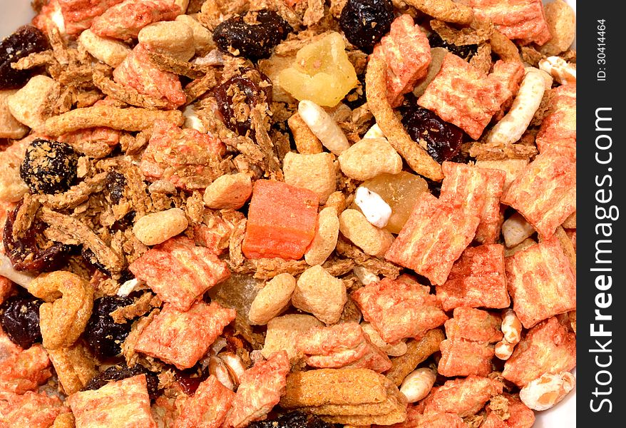 Breakfast cereal with fruit bits and fiber.