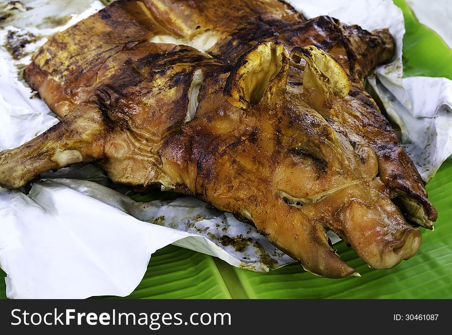 Barbecued suckling pig with Banana leaves