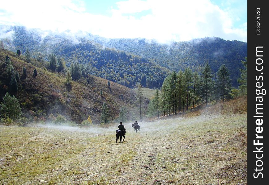 In the mountains of Altai came warm autumn. In the mountains of Altai came warm autumn