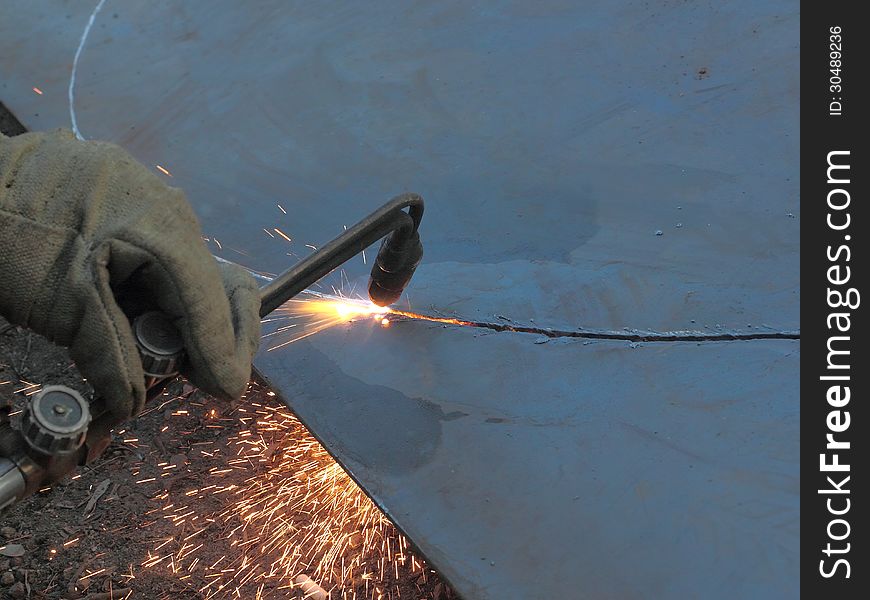 Machining the steel sheet oxyacetylene torch. Cutting round stock. Machining the steel sheet oxyacetylene torch. Cutting round stock.