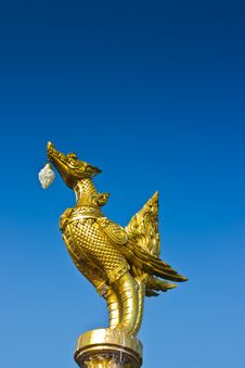 Statuary Gold Bird  On Blue Sky Royalty Free Stock Photos