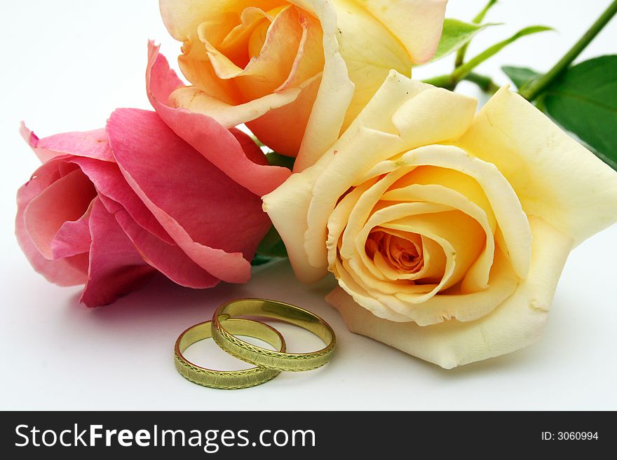 Rings and rose love macro mothers orange perfume