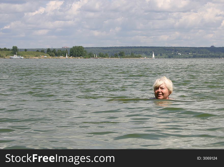 The woman bathing in lake