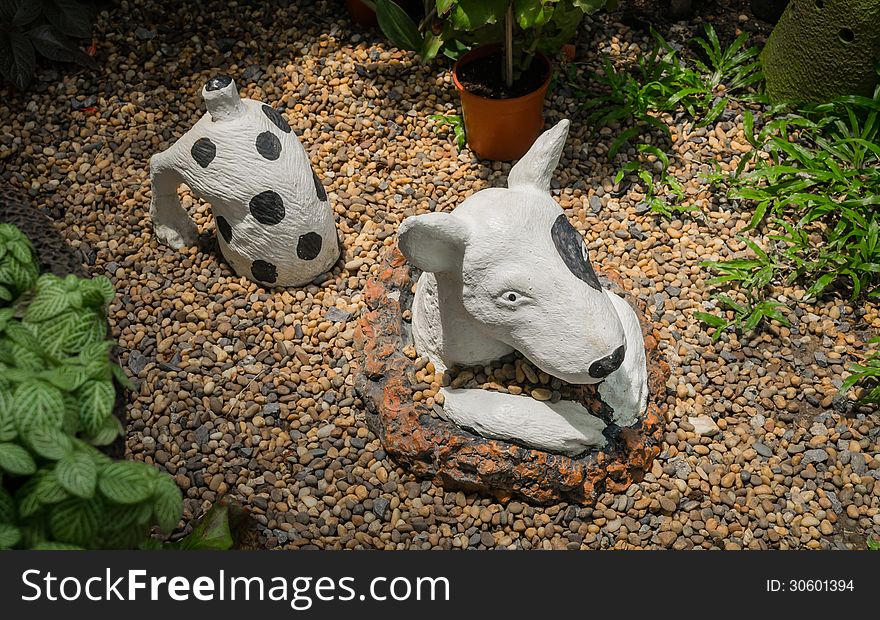 Plaster dog is decorated in the garden. Plaster dog is decorated in the garden