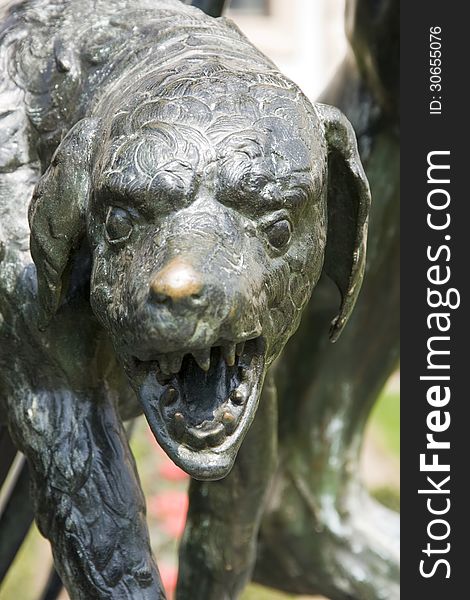 Statue of a dog's head with bared teeth