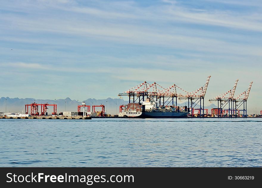 Landscape of the Cape Town harbour and surroundings