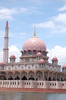Floating Mosque In Putrajaya Malaysia Royalty Free Stock Image
