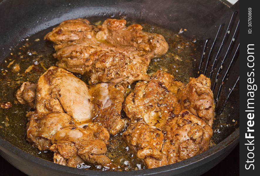 Preparation fried chicken fillets with vegetables