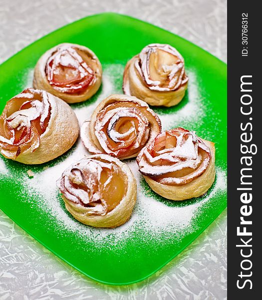 Delicious rose-shaped buns with apple and powdered sugar