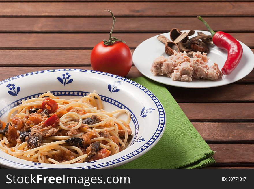 Typical dish of traditional Roman and Italian cuisine made from spaghetti pasta, dried mushrooms, tuna, onion, olive oil. Typical dish of traditional Roman and Italian cuisine made from spaghetti pasta, dried mushrooms, tuna, onion, olive oil